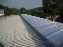 montáž nových střešních obloukových světlíků na střechy s krytinou z trapézových plechů